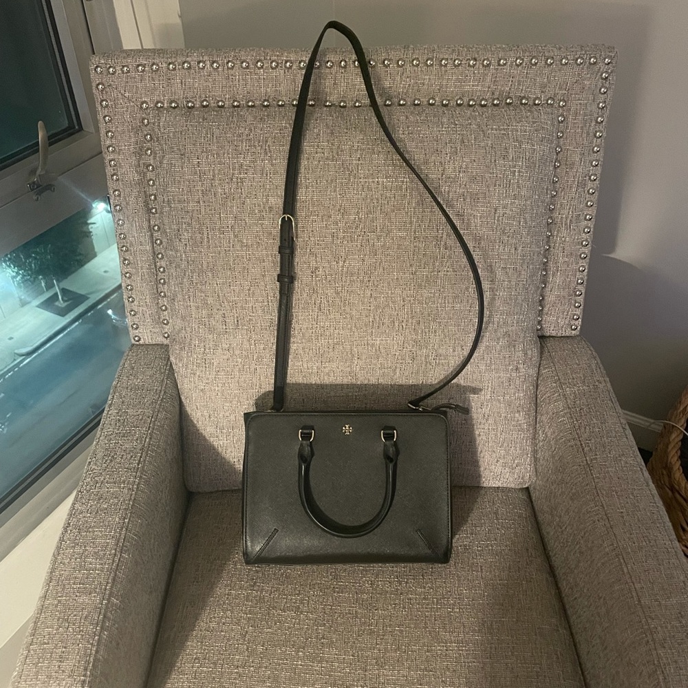 Like new condition Tory Burch crossbody bag